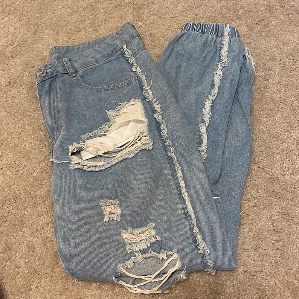 SHEIN Light-wash Distressed Jeans
